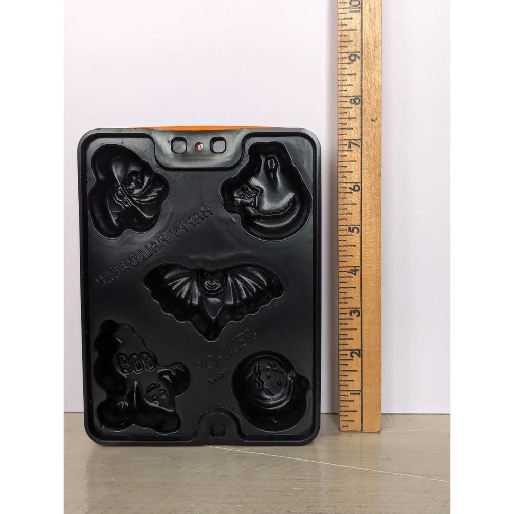 Jello Jigglers Plastic Halloween Molds Bat Cat Ghost Witch Pumpkin 4 Trays